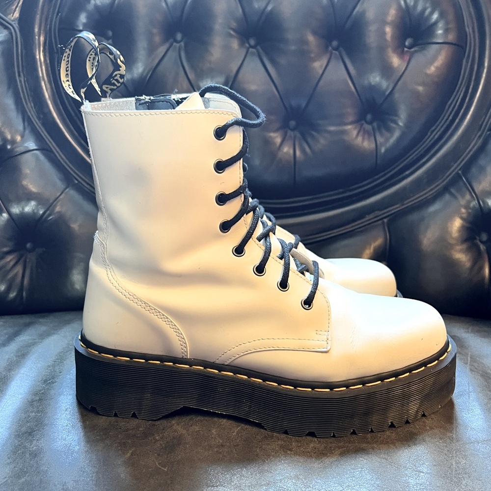 Dr. Martens. Jadon Platform Boot